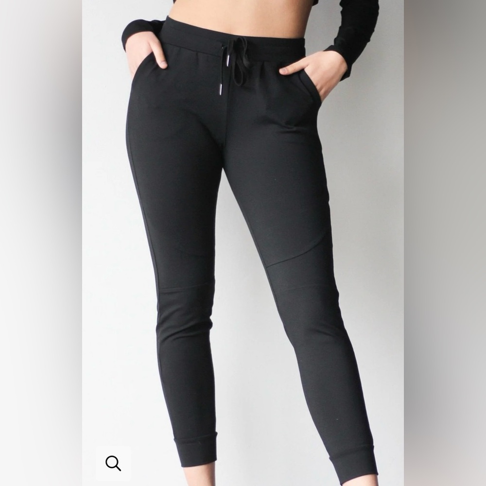 Emmy Deveaux Jogger